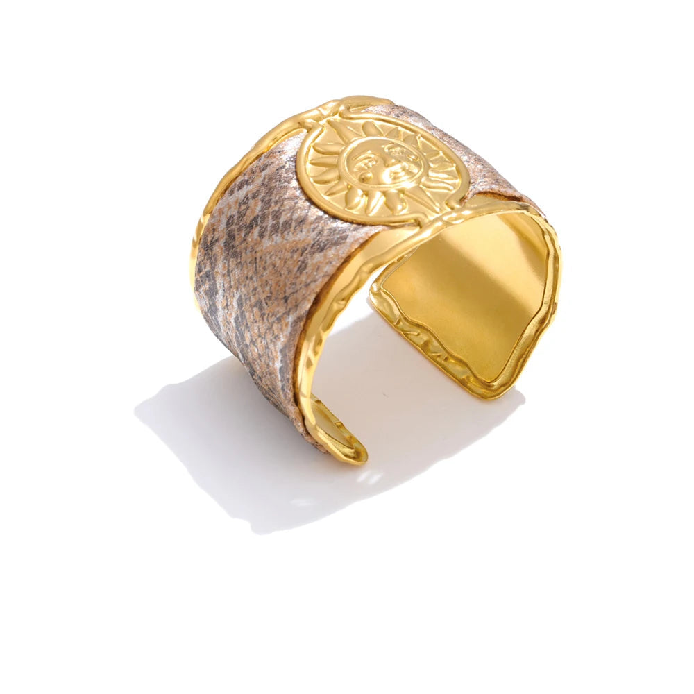 Pulseira Cuff Larga Com Design de Sol Banhado a Ouro 18k