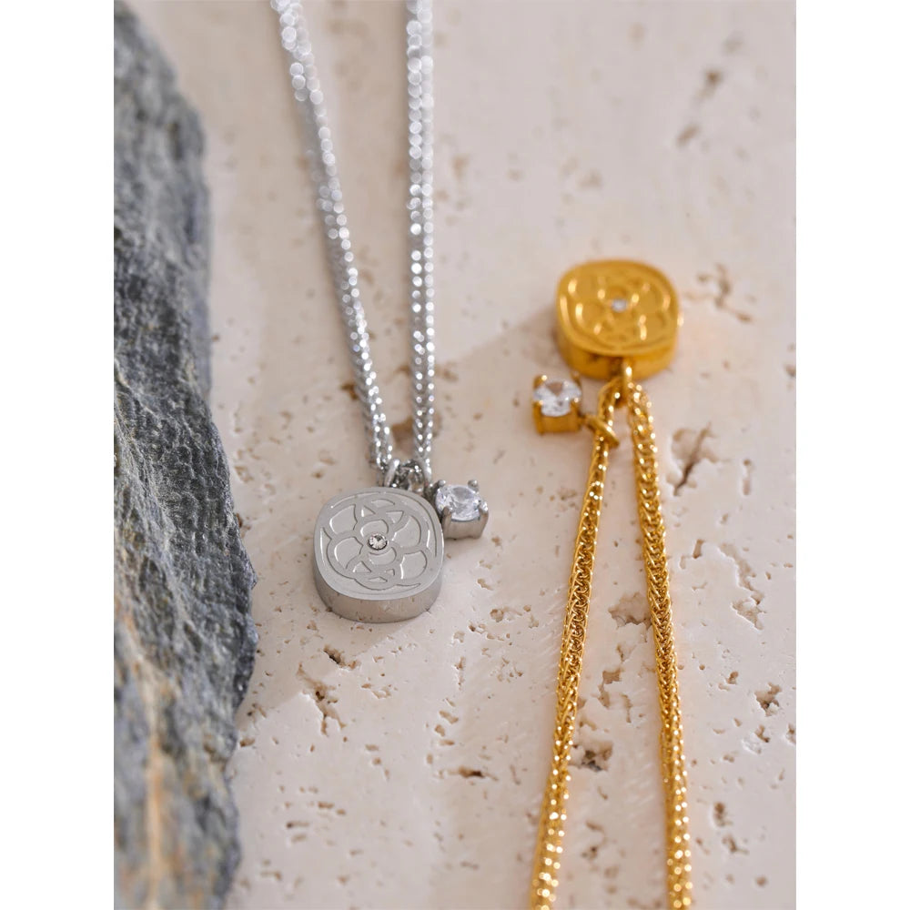 Colar com Pingente de Flor Zircônia Banhado a Ouro 18k
