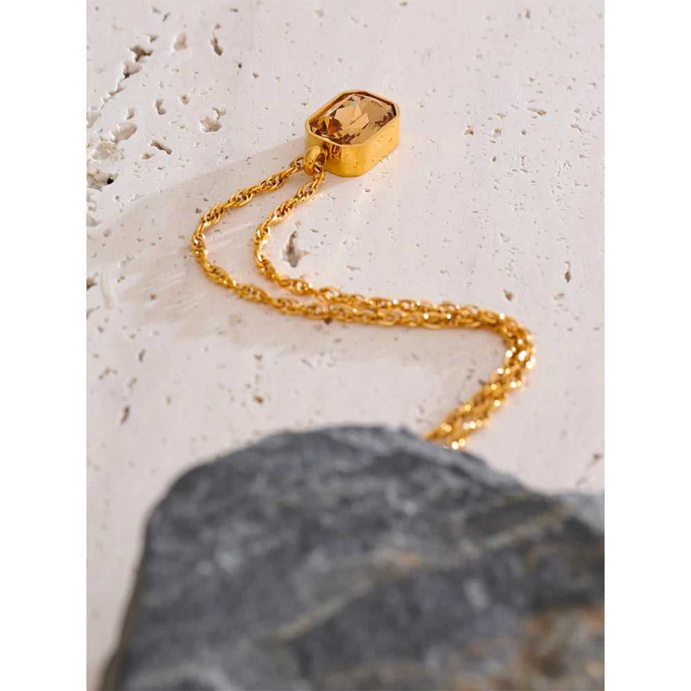 Colar com Pingente de Zircônia Champanhe a Ouro