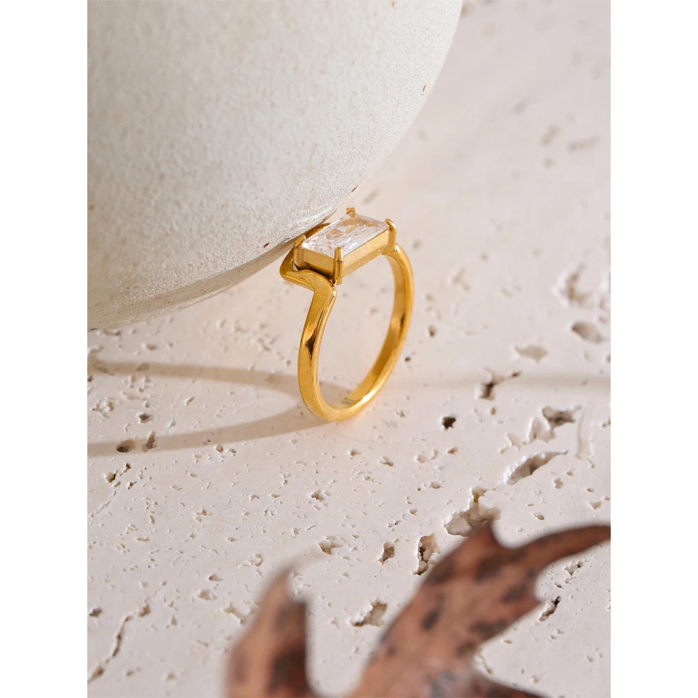 Anel Dourado Delicado Banhado a Ouro