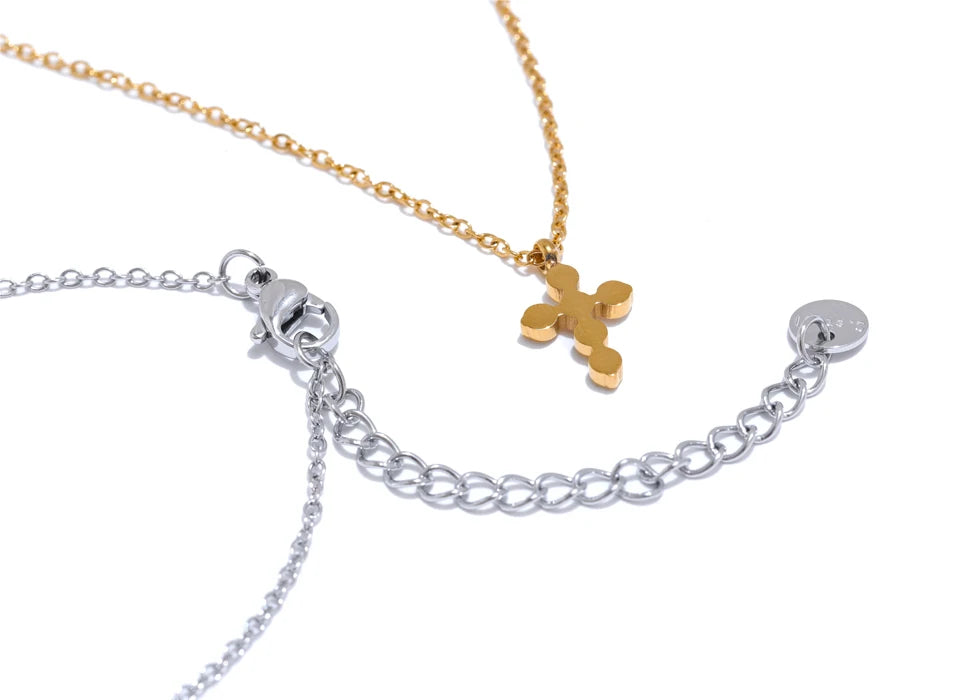 Colar com Pingente de Cruz Banhado a Ouro e Prata