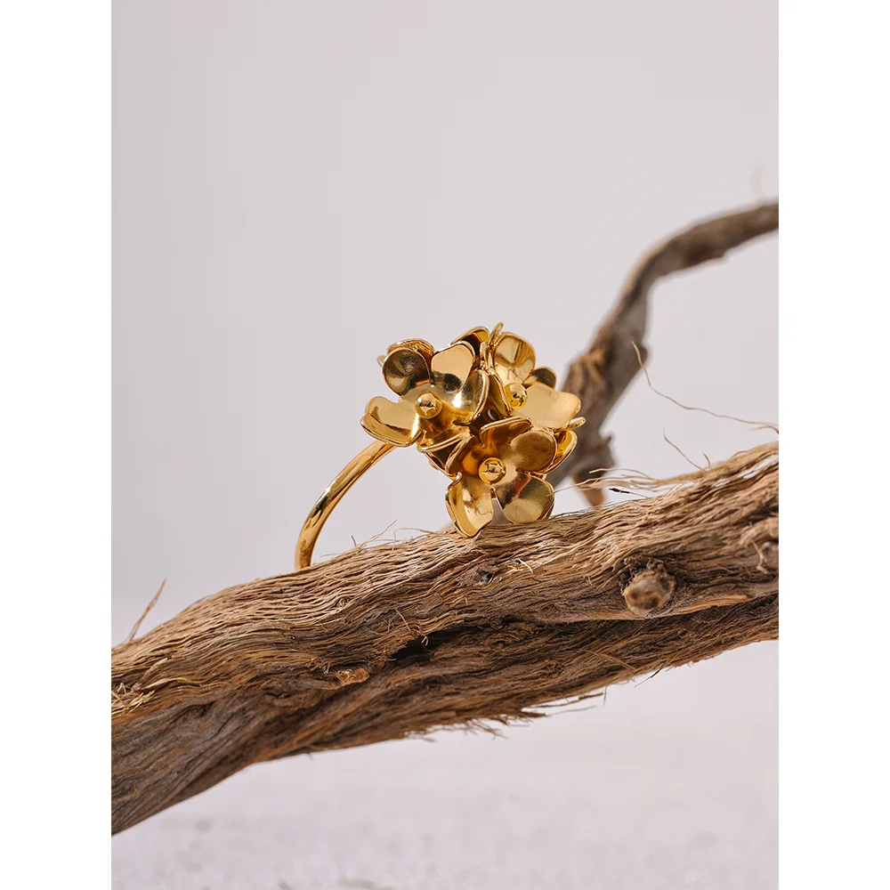 Anel de Flor Banhado a Ouro 18k