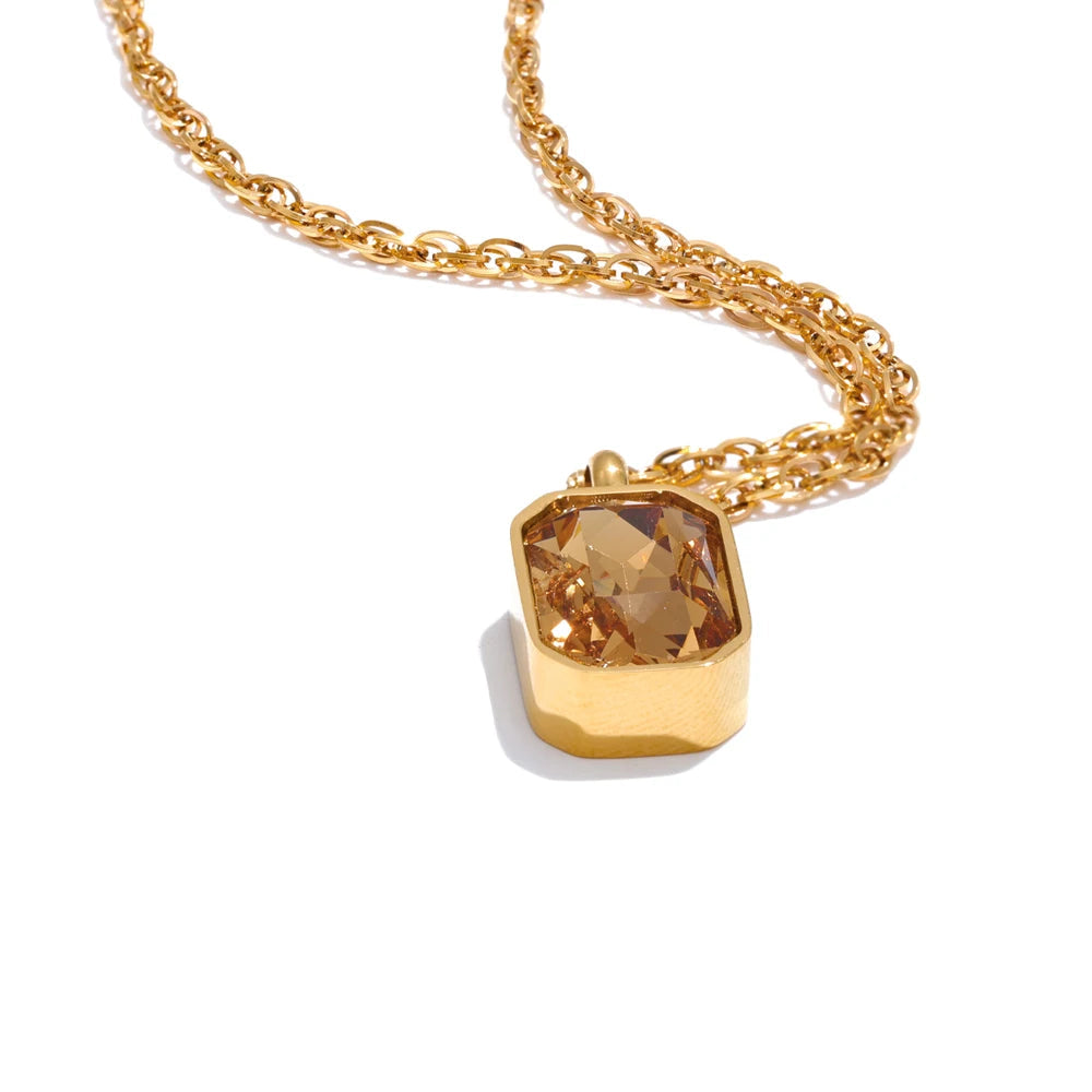 Colar com Pingente de Zircônia Champanhe a Ouro