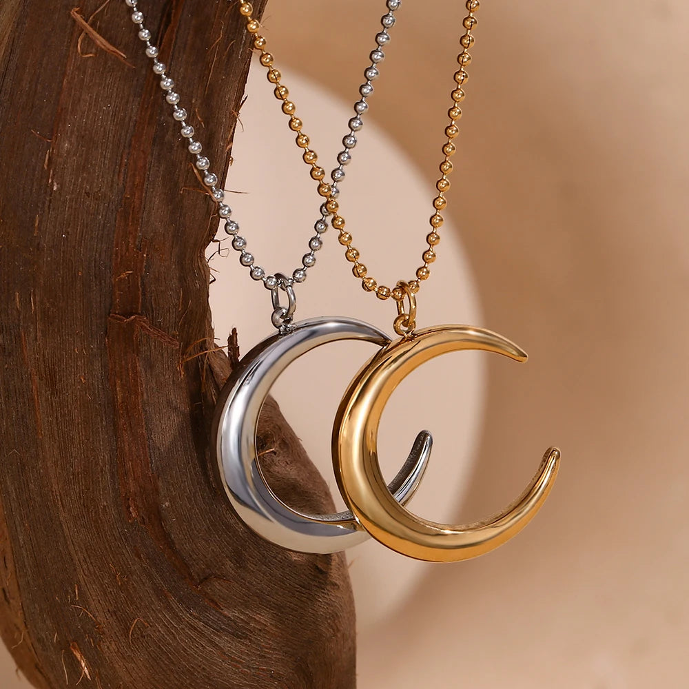 Colar com Pingente Lua Charme Banhado a Ouro