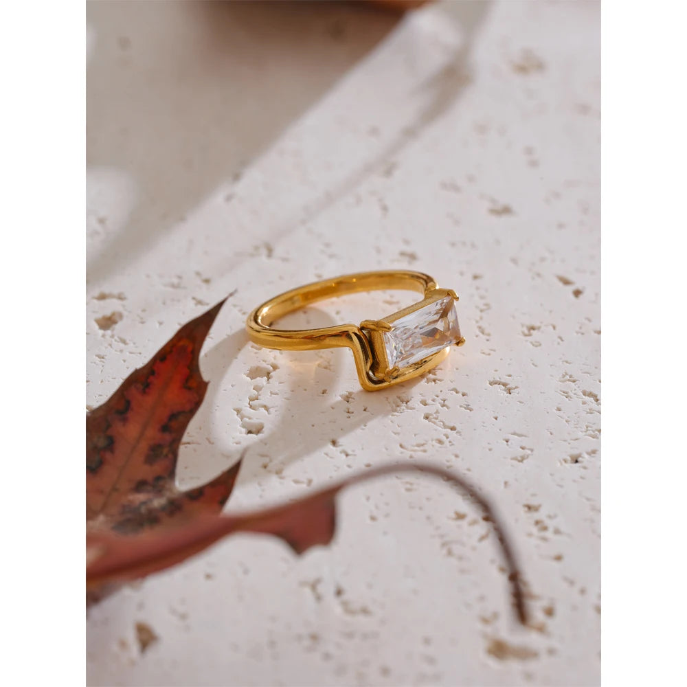 Anel Dourado Delicado Banhado a Ouro