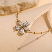 Pulseira de Flor de Zircônias, Banhada a Ouro