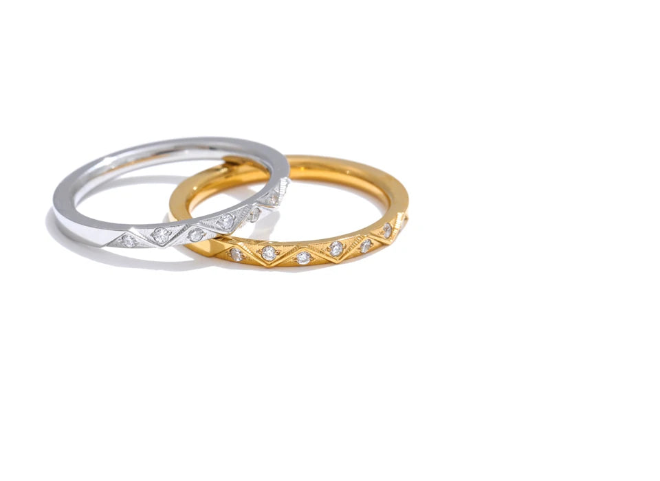 Anel Fino com Zircônia Banhada a Ouro 18k