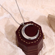 Colar com Pingente Lua Charme Banhado a Ouro