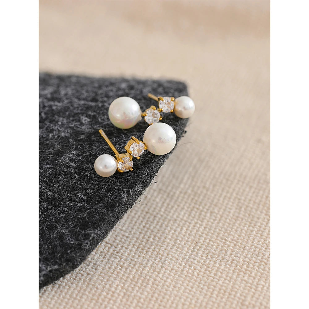 Brincos de Pino com Pérolas Banhado a Ouro e Zircônia