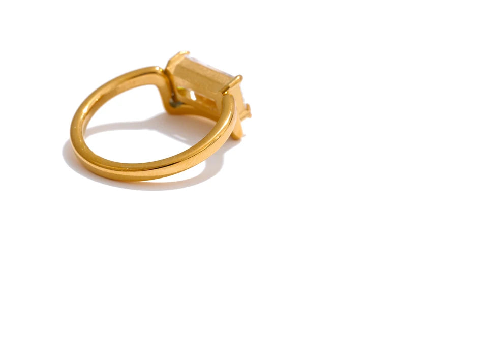 Anel Dourado Delicado Banhado a Ouro