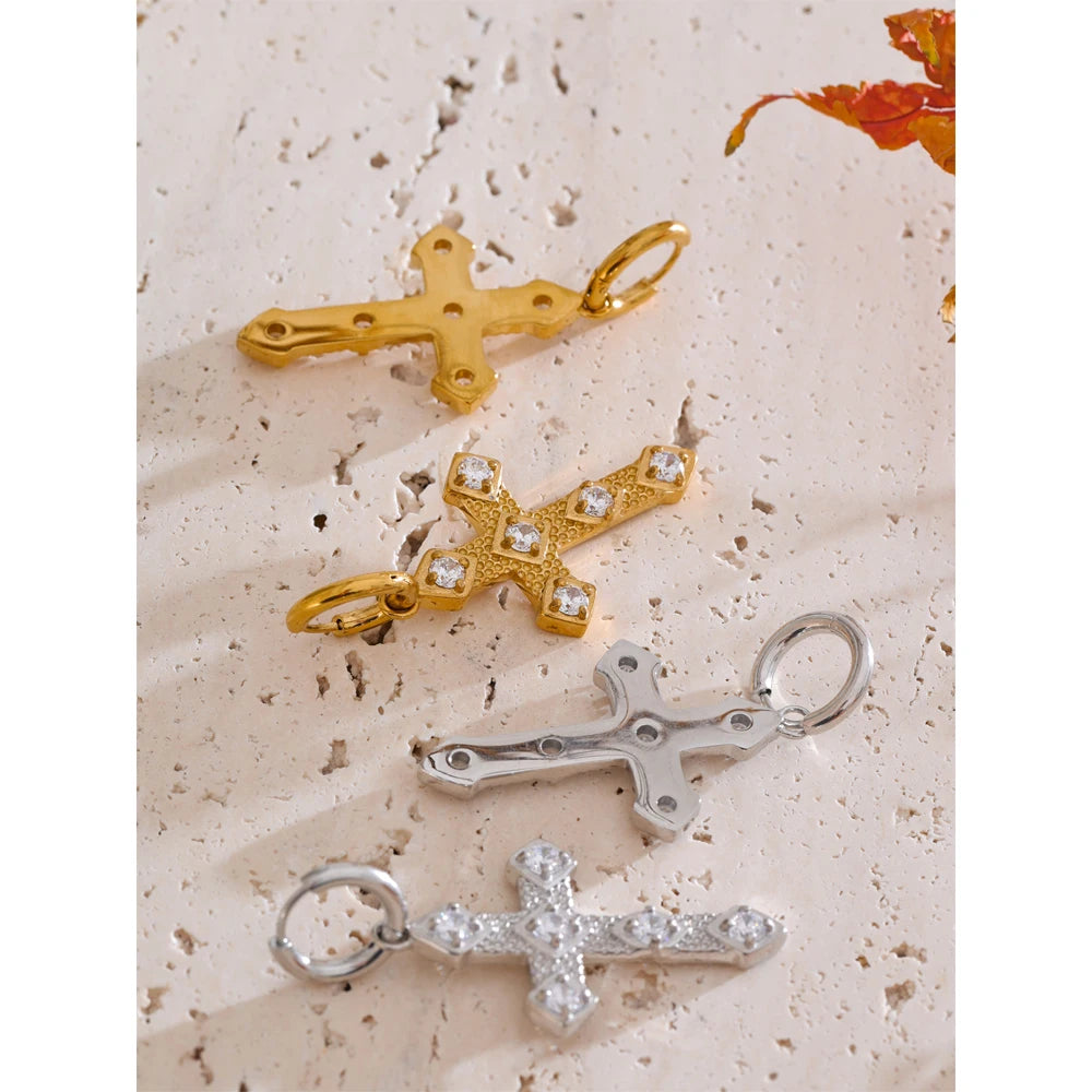 Brincos de Argola com Cruz e Zircônia Banhado a Ouro