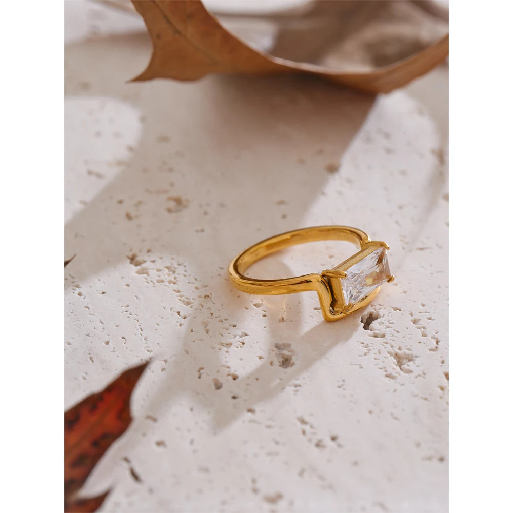 Anel Dourado Delicado Banhado a Ouro