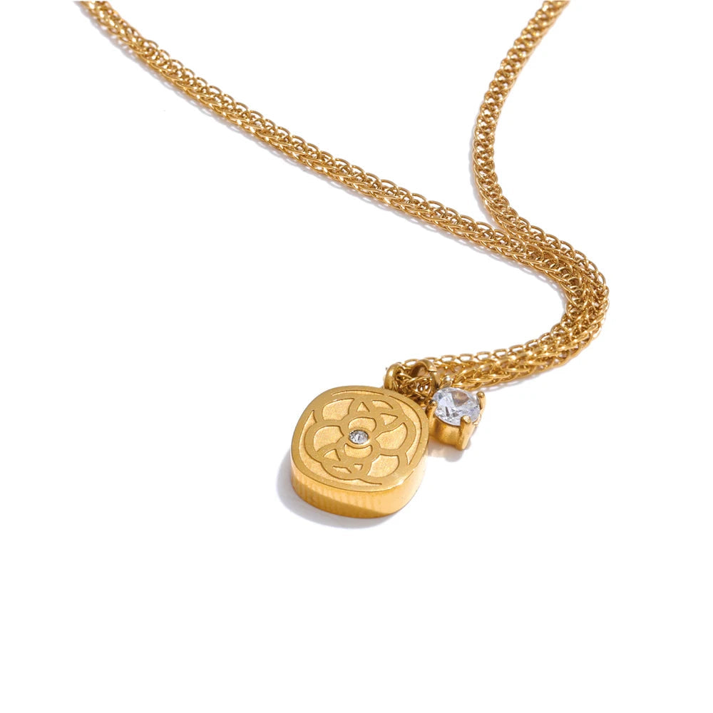 Colar com Pingente de Flor Zircônia Banhado a Ouro 18k