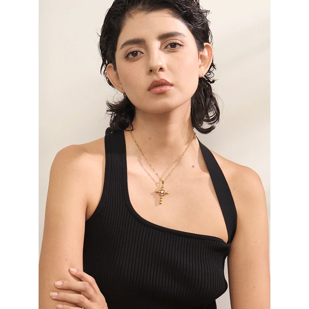 Colar com Pingente de Cruz Banhada a Ouro 18k