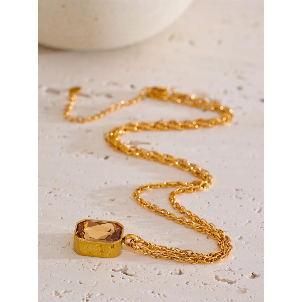 Colar com Pingente de Zircônia Champanhe a Ouro