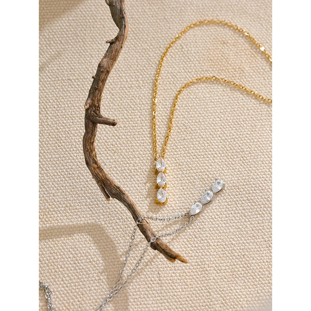 Colar com Pingente de Zircônia Banhado a Ouro 18k