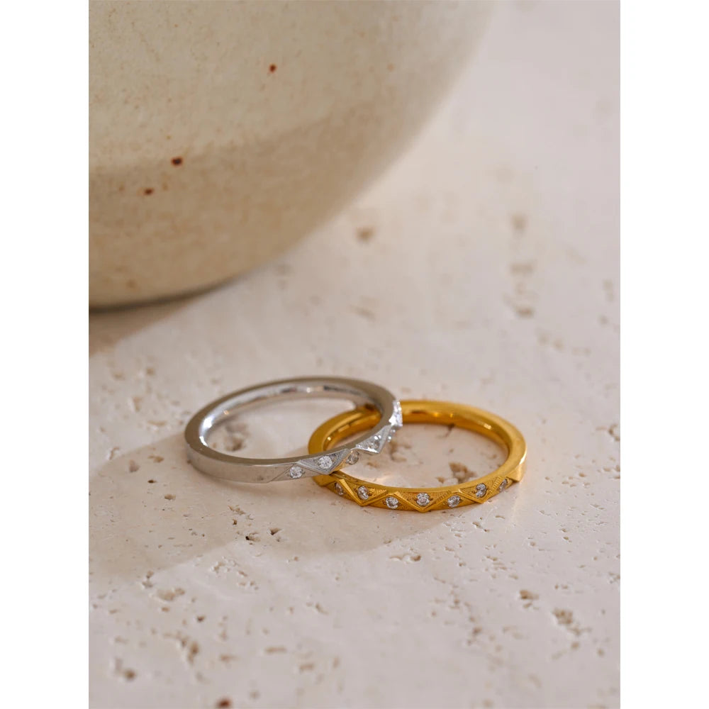 Anel Fino com Zircônia Banhada a Ouro 18k
