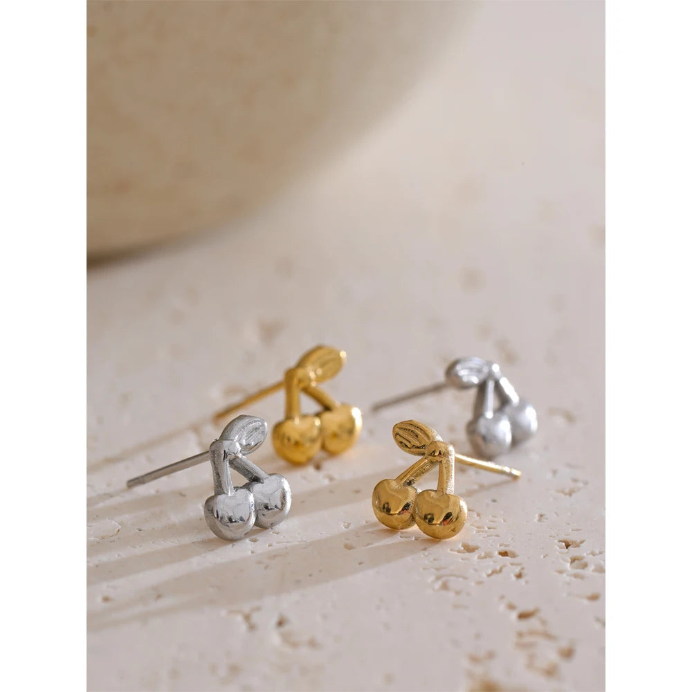 Brincos Pequenos de Cereja Banhado Ouro 18k
