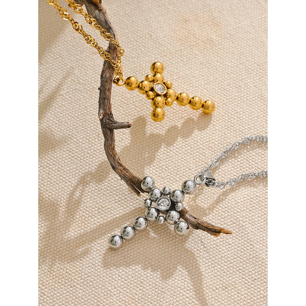 Colar com Pingente de Cruz Banhada a Ouro 18k