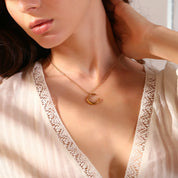Colar com Pingente Lua Charme Banhado a Ouro