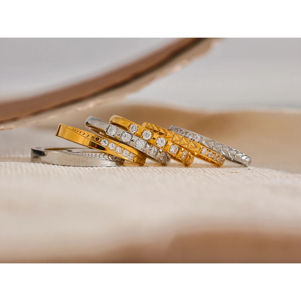 Anel Fino com Zircônia Banhado a Ouro 18k