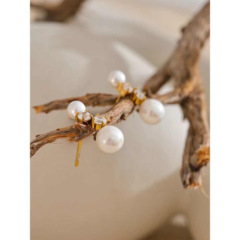 Brincos de Pino com Pérolas Banhado a Ouro e Zircônia