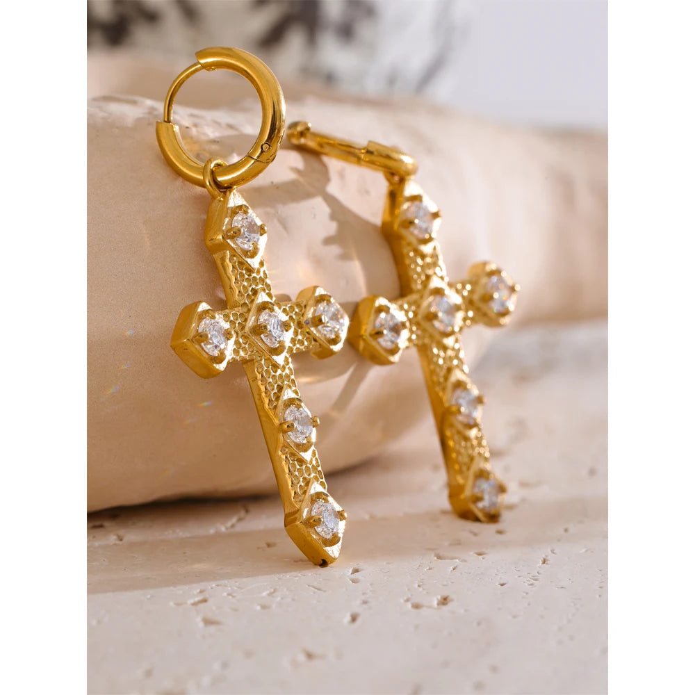 Brincos de Argola com Cruz e Zircônia Banhado a Ouro