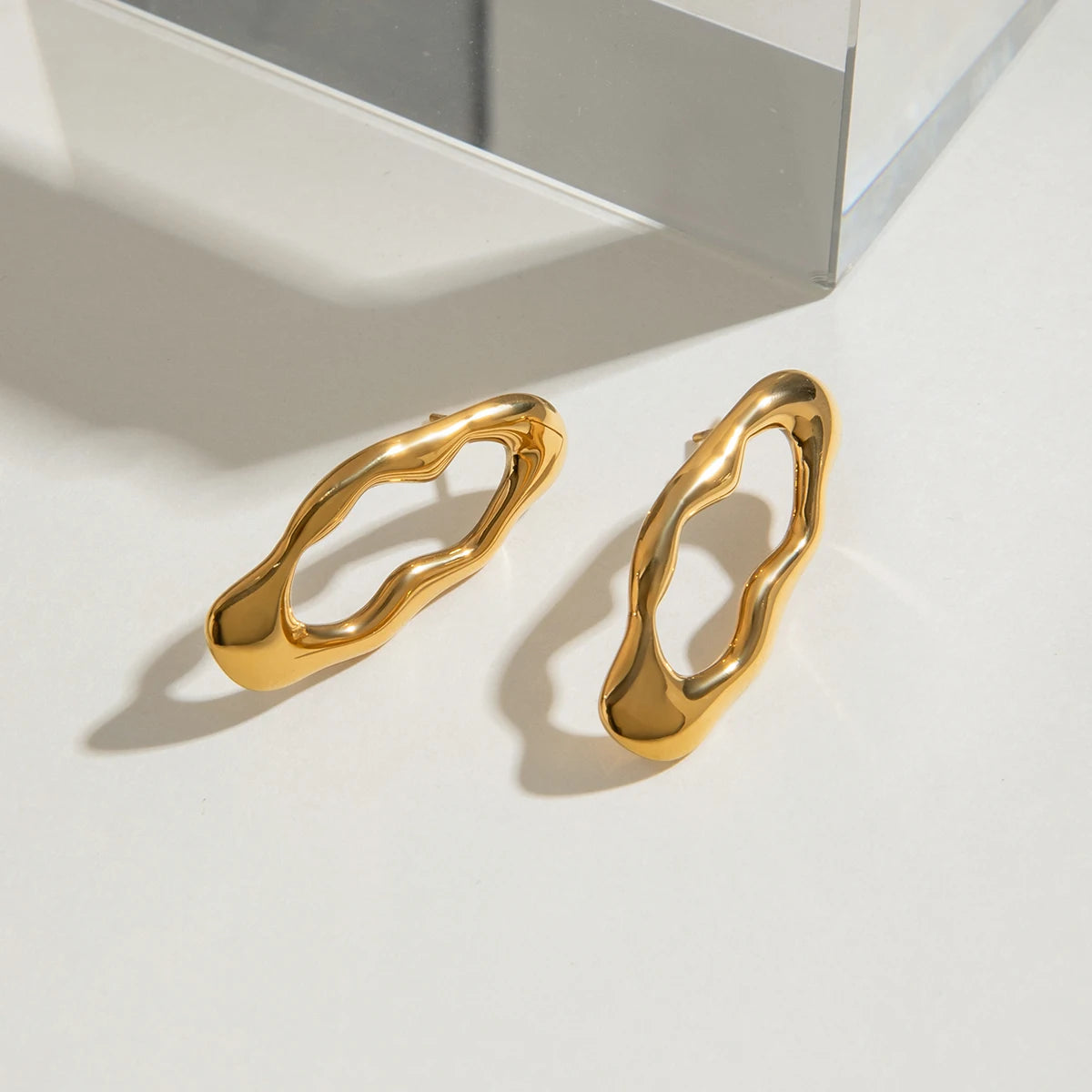 Brinco Forma de Lava Banhado a Ouro 18k