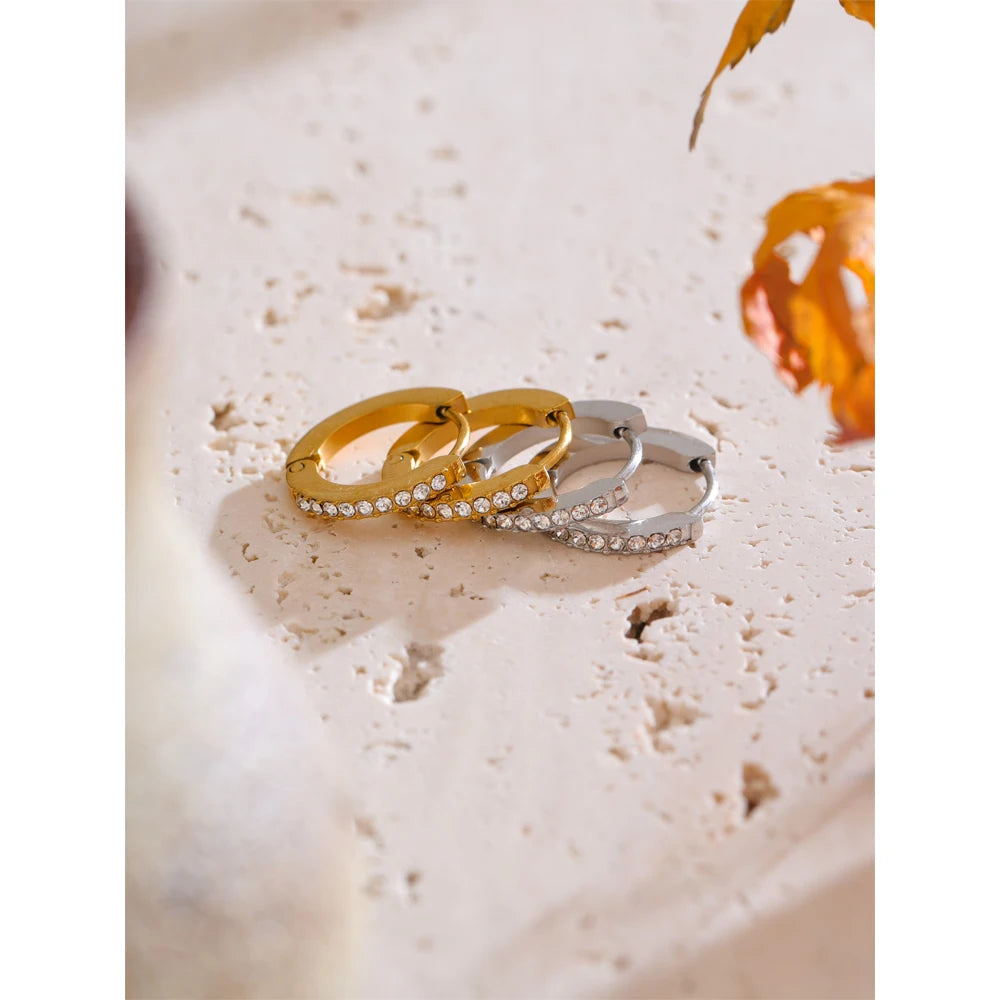 Brincos de Pino Flor Redonda com Zircônia Banhado a Ouro