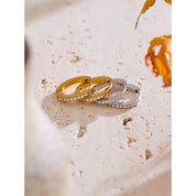 Brincos de Pino Flor Redonda com Zircônia Banhado a Ouro