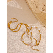 Conjunto de Colar e Pulseira com Flores Banhada a Ouro