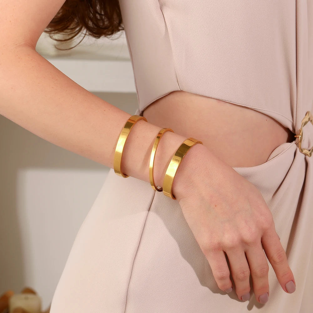 Pulseira Minimalista Brilhante, Banhada a Ouro