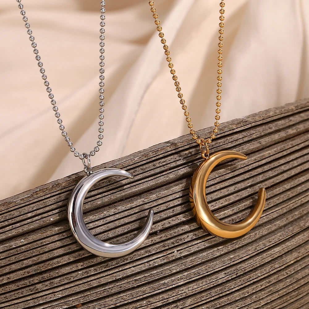 Colar com Pingente Lua Charme Banhado a Ouro