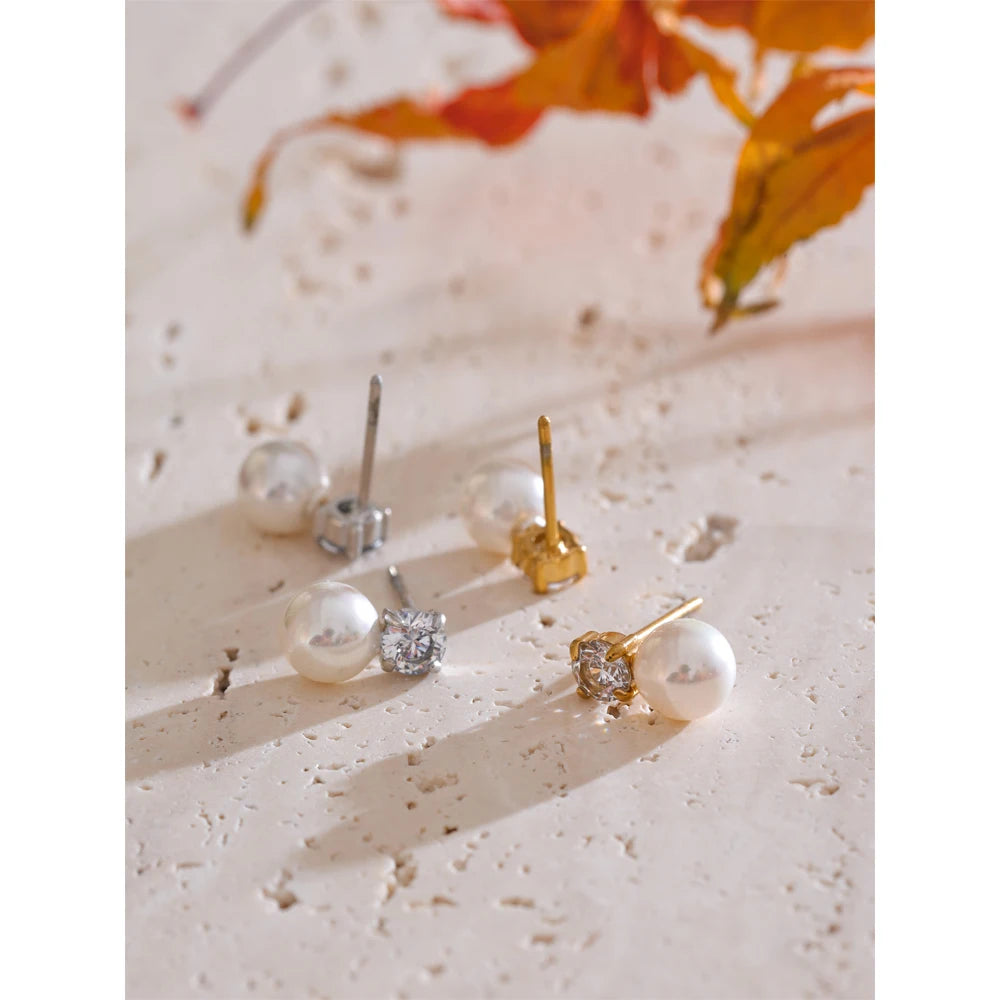 Brincos de Pino Redondos com Pérolas Banhado a Ouro 18K