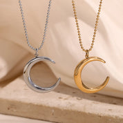Colar com Pingente Lua Charme Banhado a Ouro