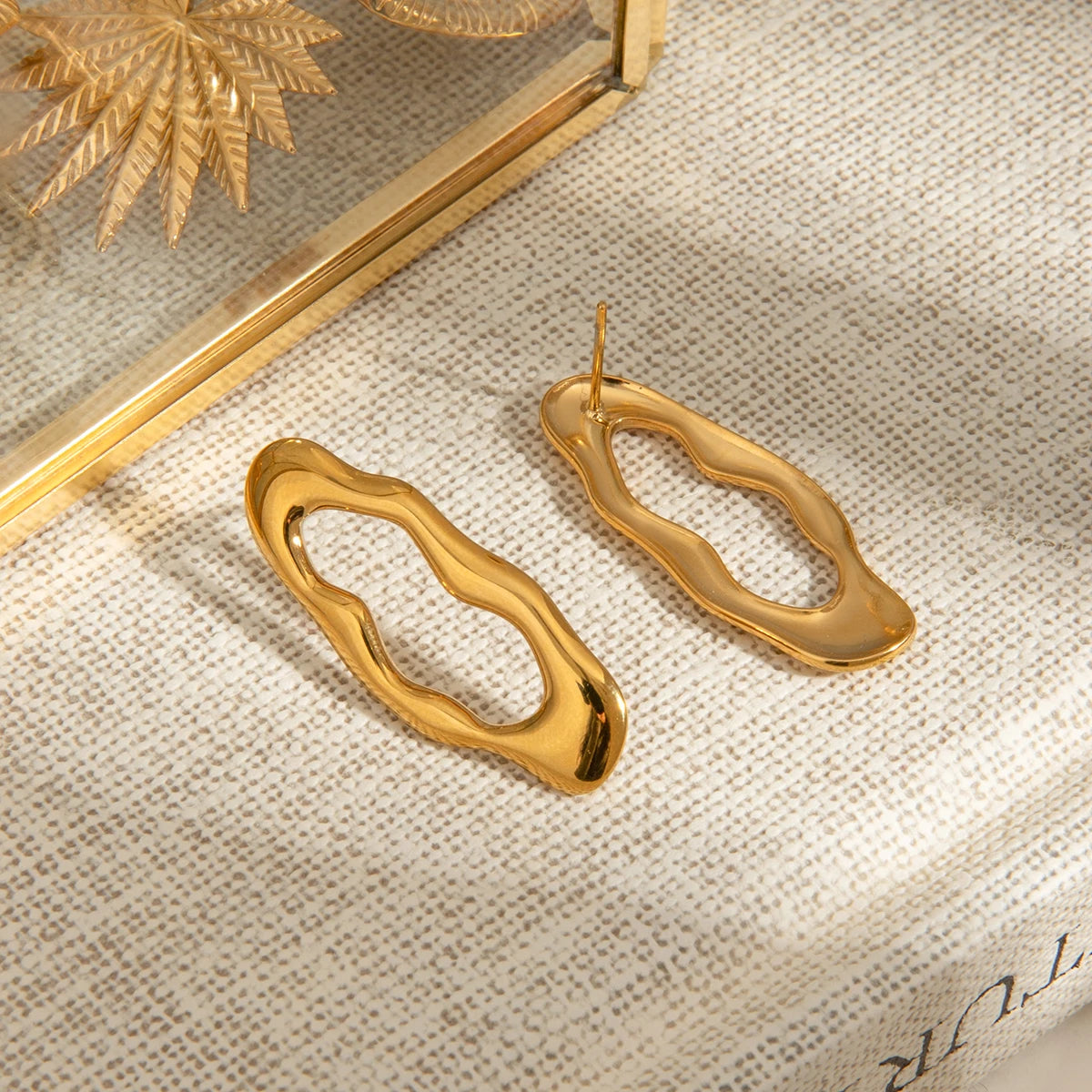 Brinco Forma de Lava Banhado a Ouro 18k