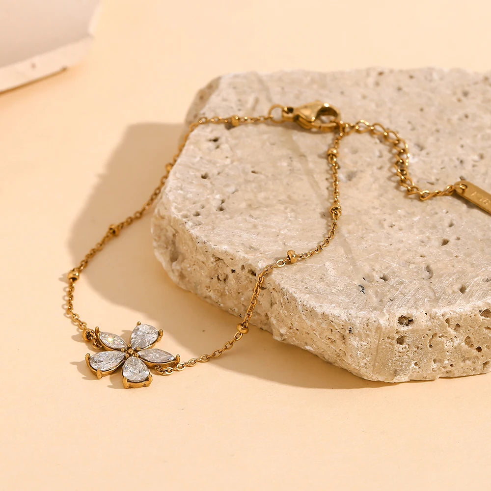 Pulseira de Flor de Zircônias, Banhada a Ouro