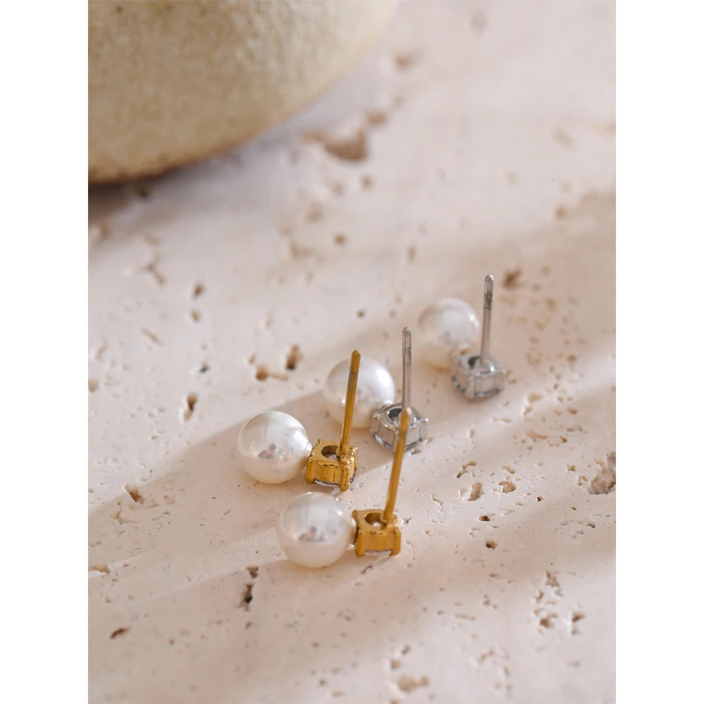 Brincos de Pino Redondos com Pérolas Banhado a Ouro 18K