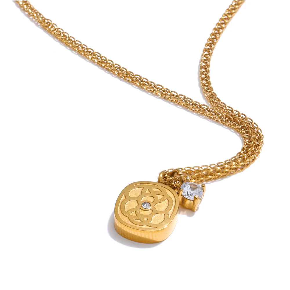 Colar com Pingente de Flor Zircônia Banhado a Ouro 18k