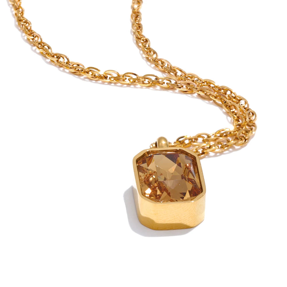 Colar com Pingente de Zircônia Champanhe a Ouro