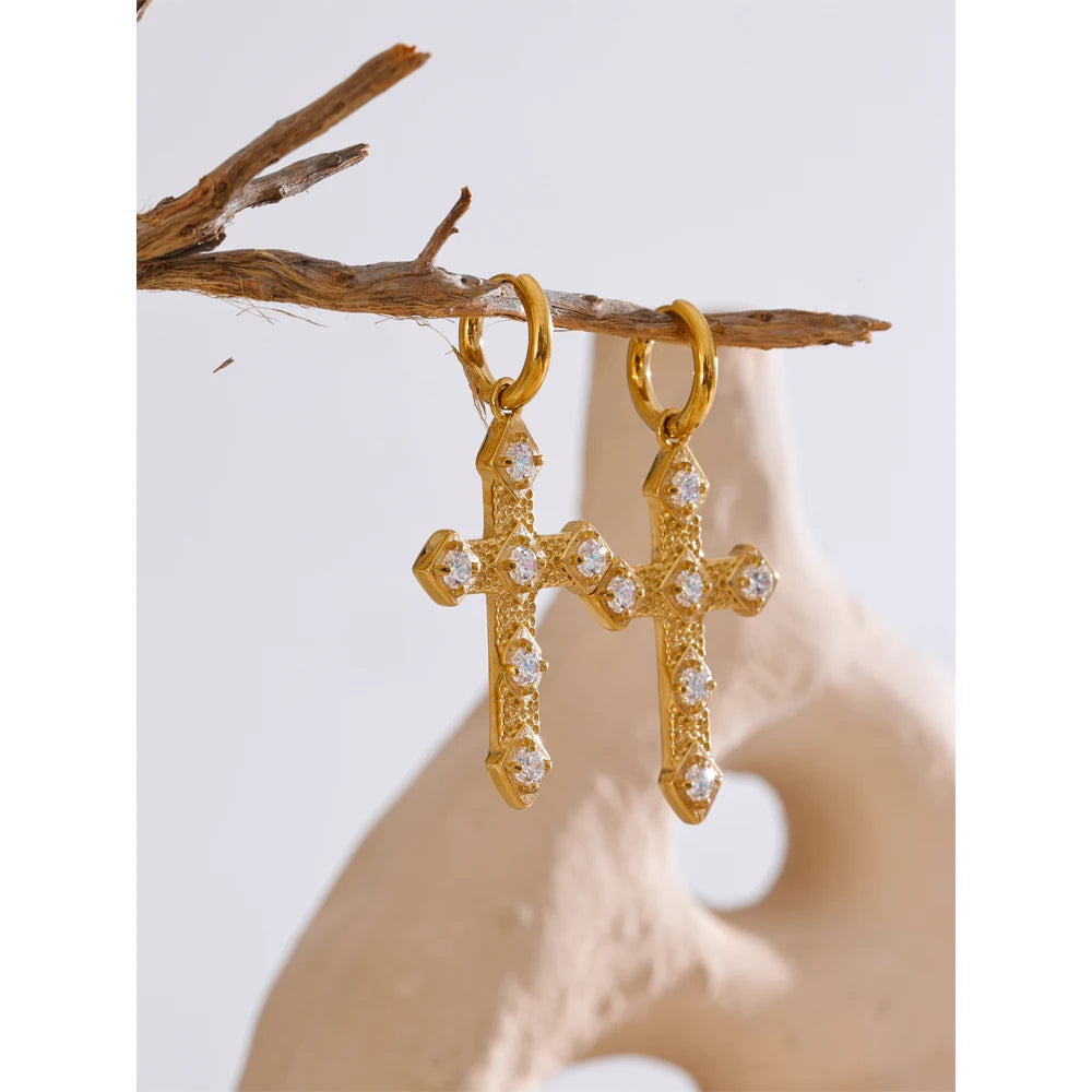 Brincos de Argola com Cruz e Zircônia Banhado a Ouro